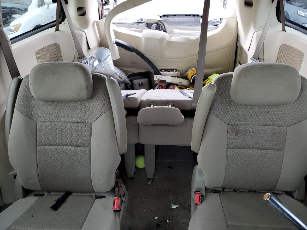 2008 Chrysler Town & Country - Image 10