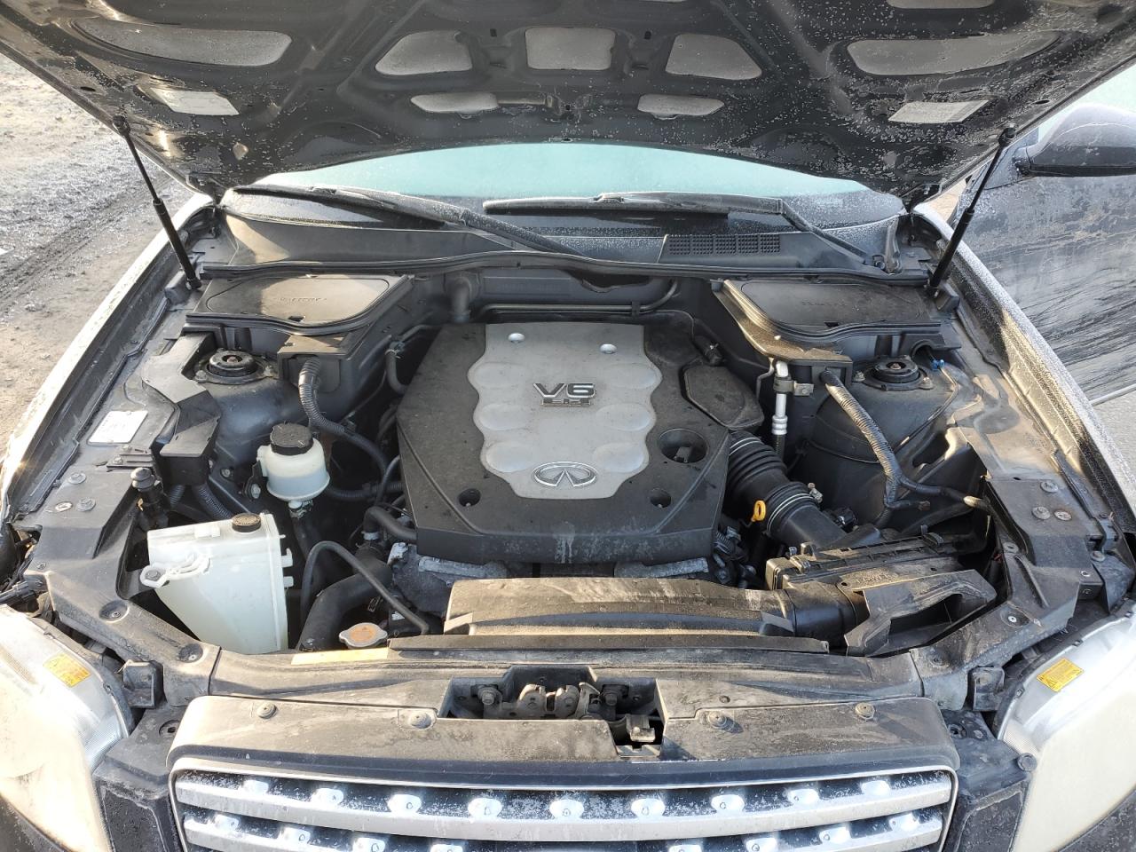2005 Infiniti FX - Image 12