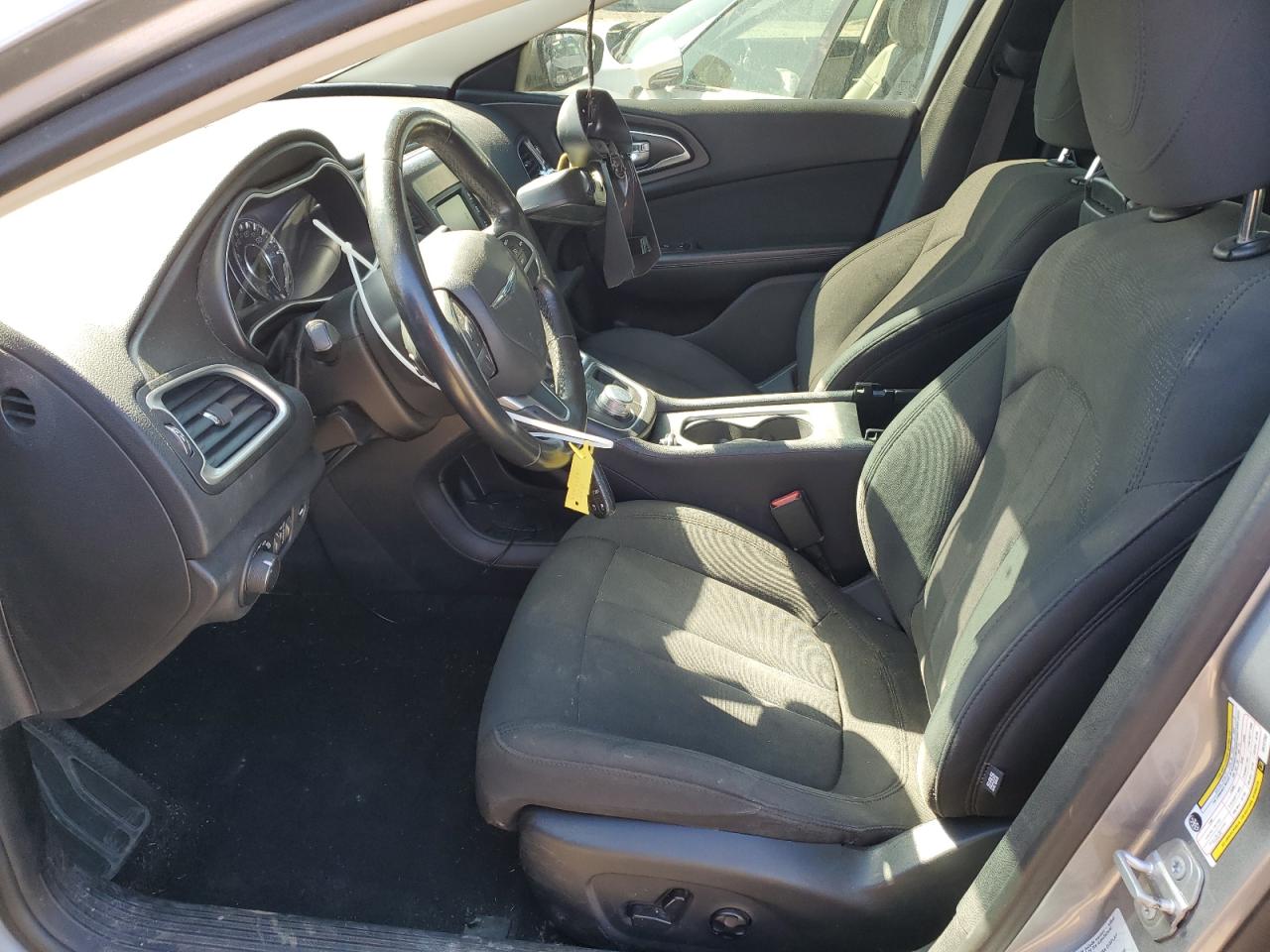 2016 Chrysler 200 - Image 7