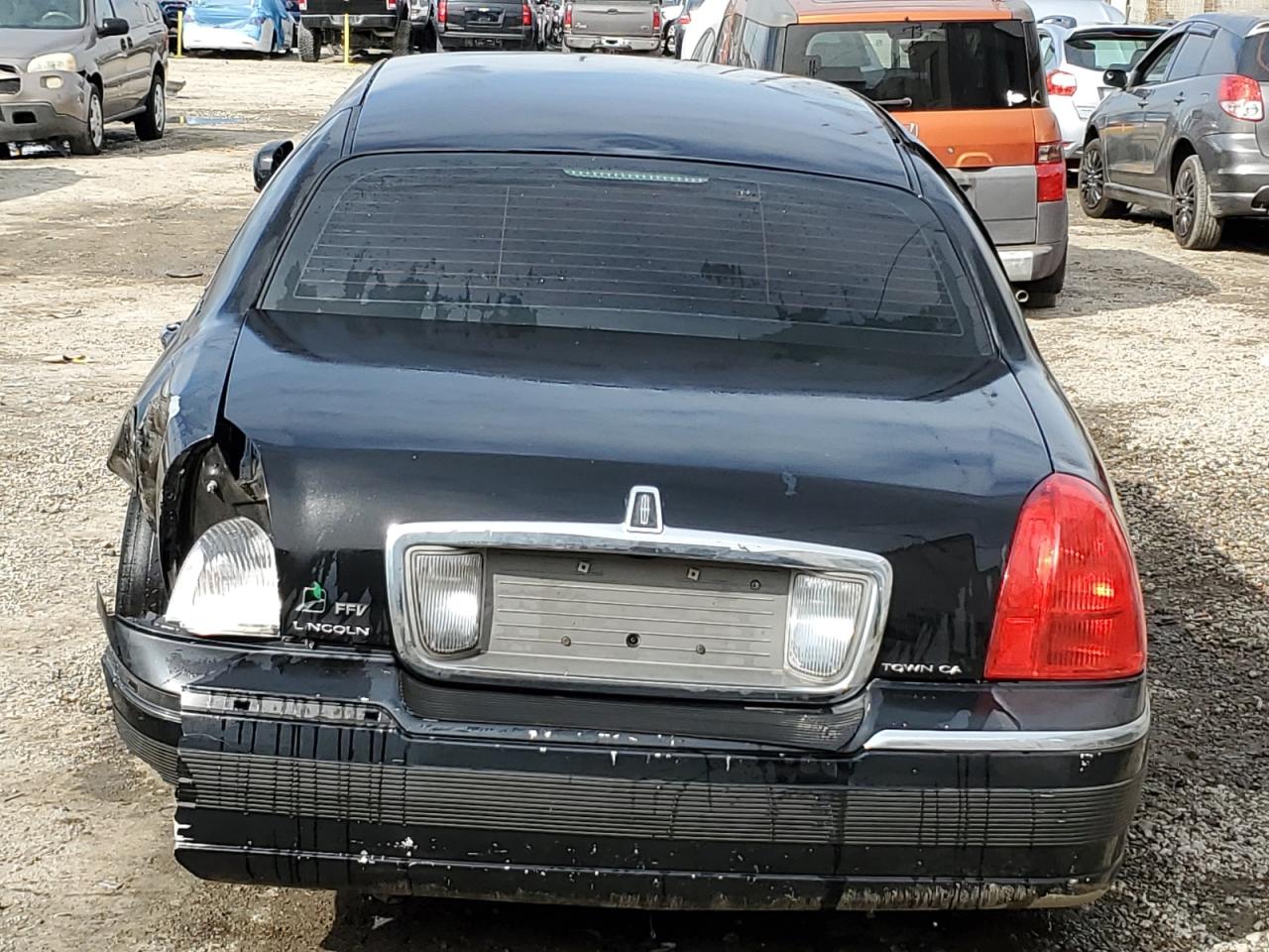 2011 Lincoln Town Car - Image 6