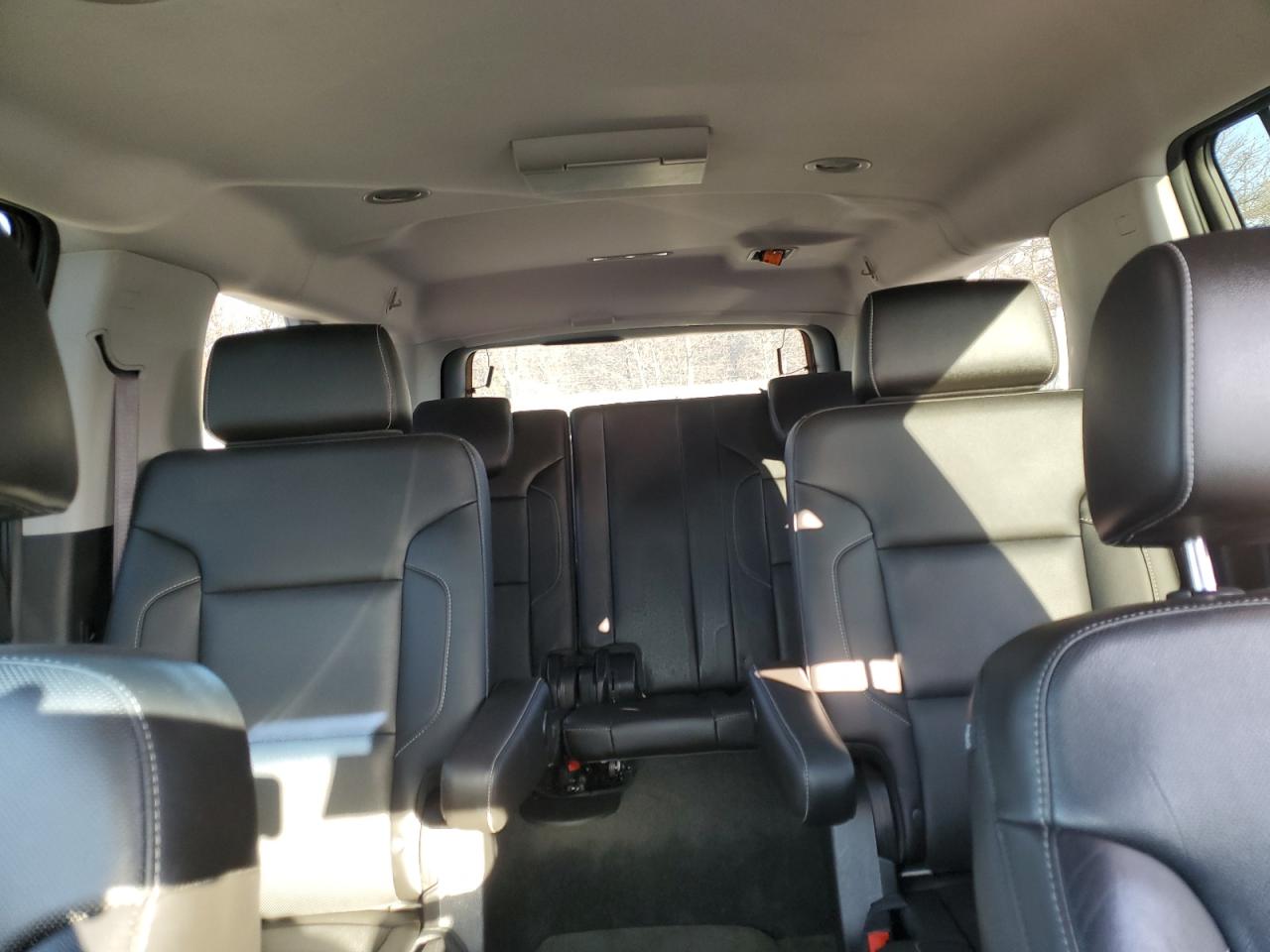 2015 Chevrolet Suburban - Image 10
