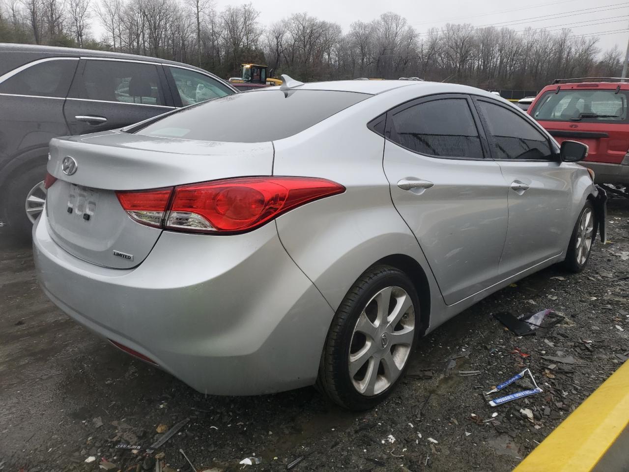 2013 Hyundai Elantra - Image 3