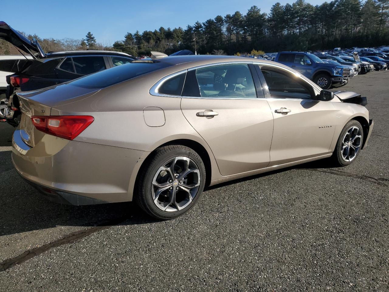 2023 Chevrolet Malibu - Image 3