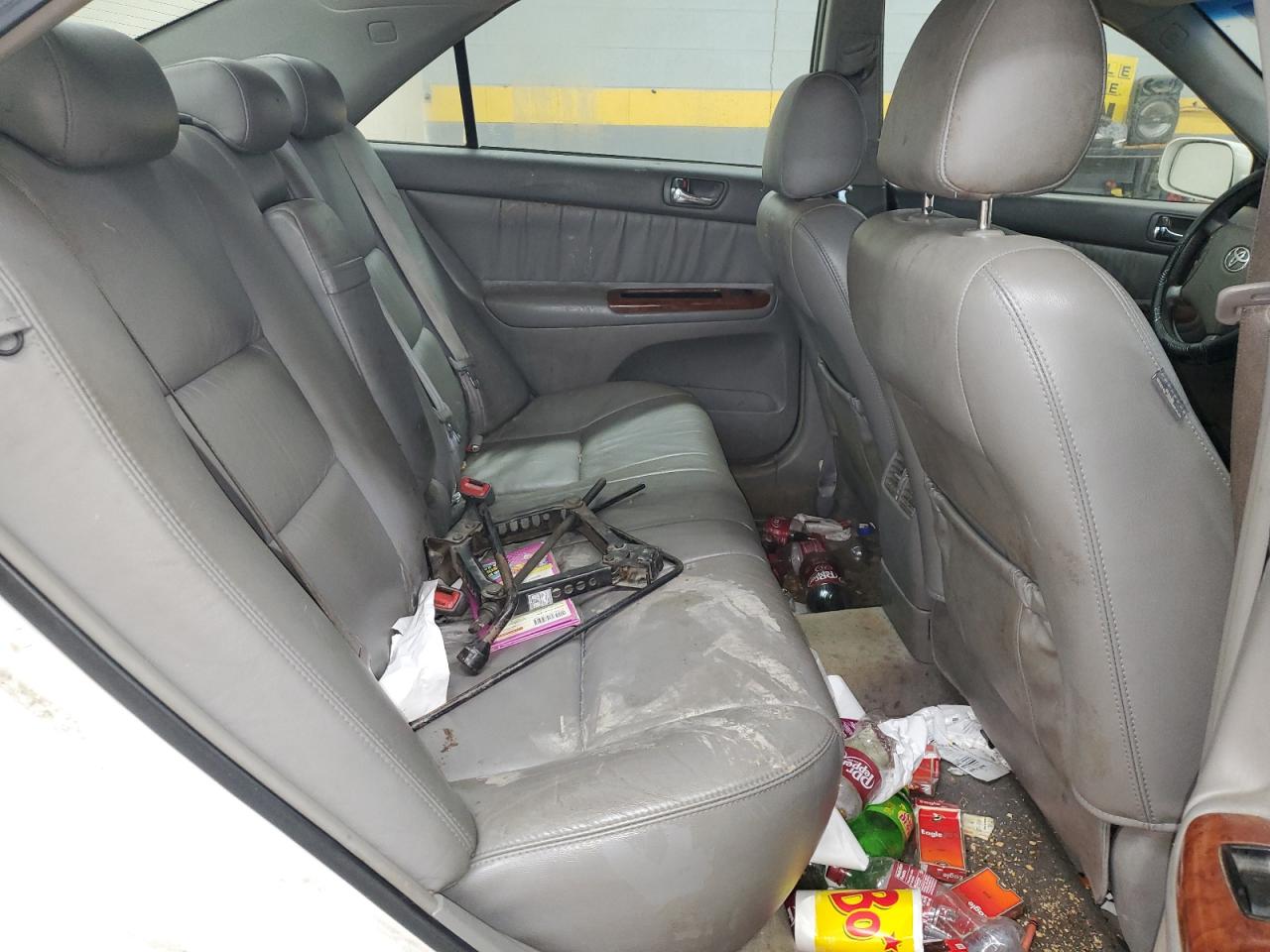 2005 Toyota Camry - Image 11