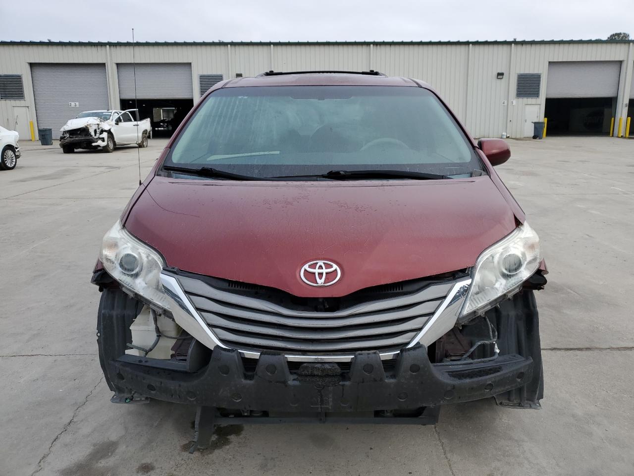 2014 Toyota Sienna - Image 5