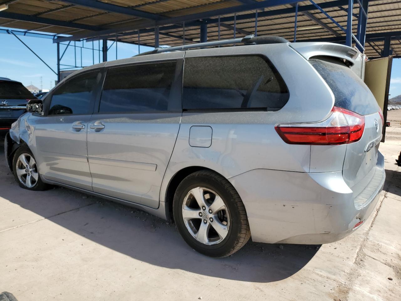 2017 Toyota Sienna - Image 2