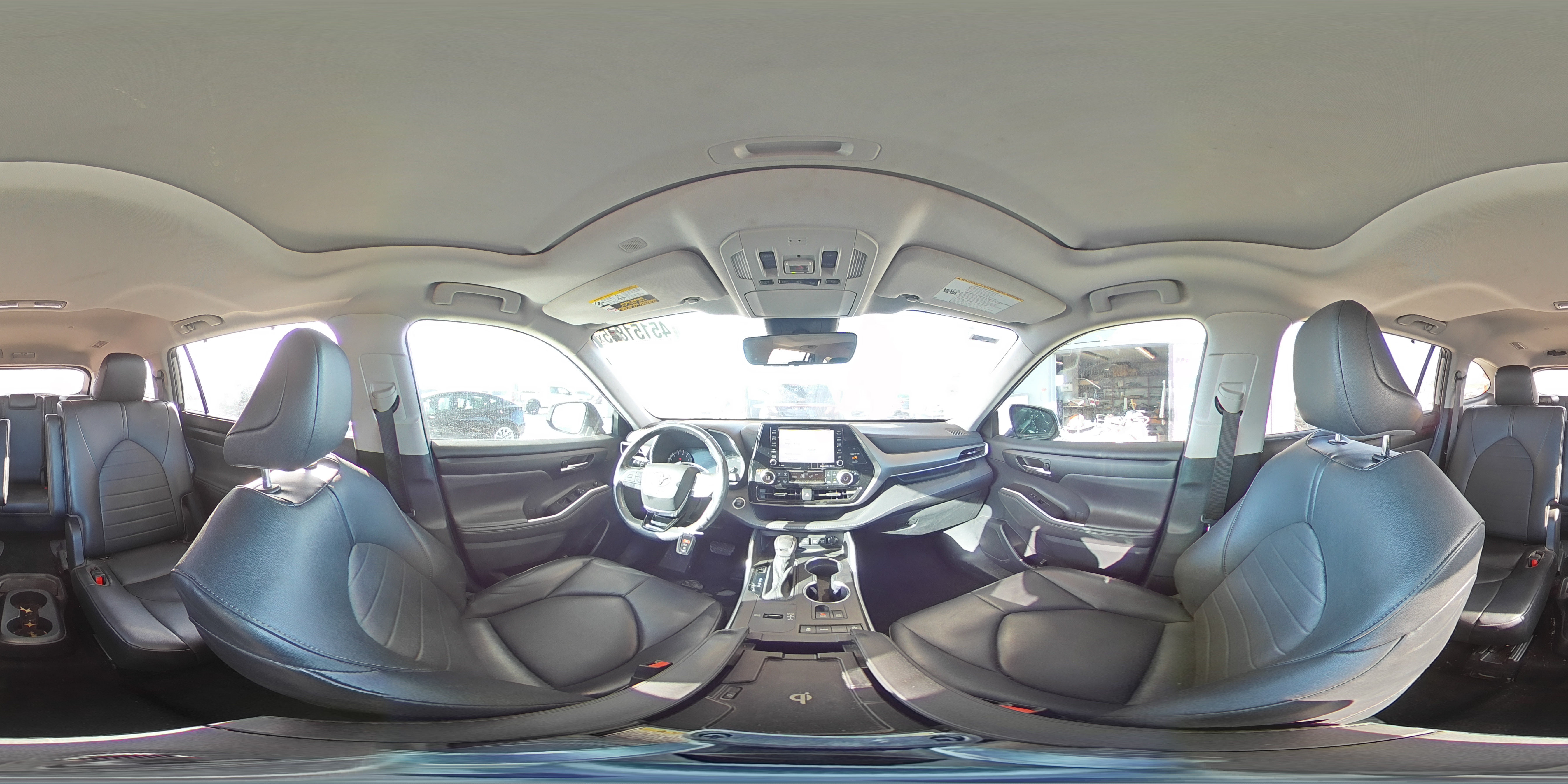 2021 Toyota Highlander - Image 16
