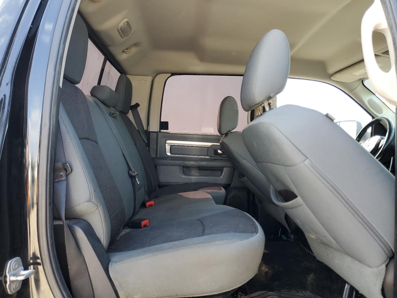 2014 RAM 1500 - Image 10