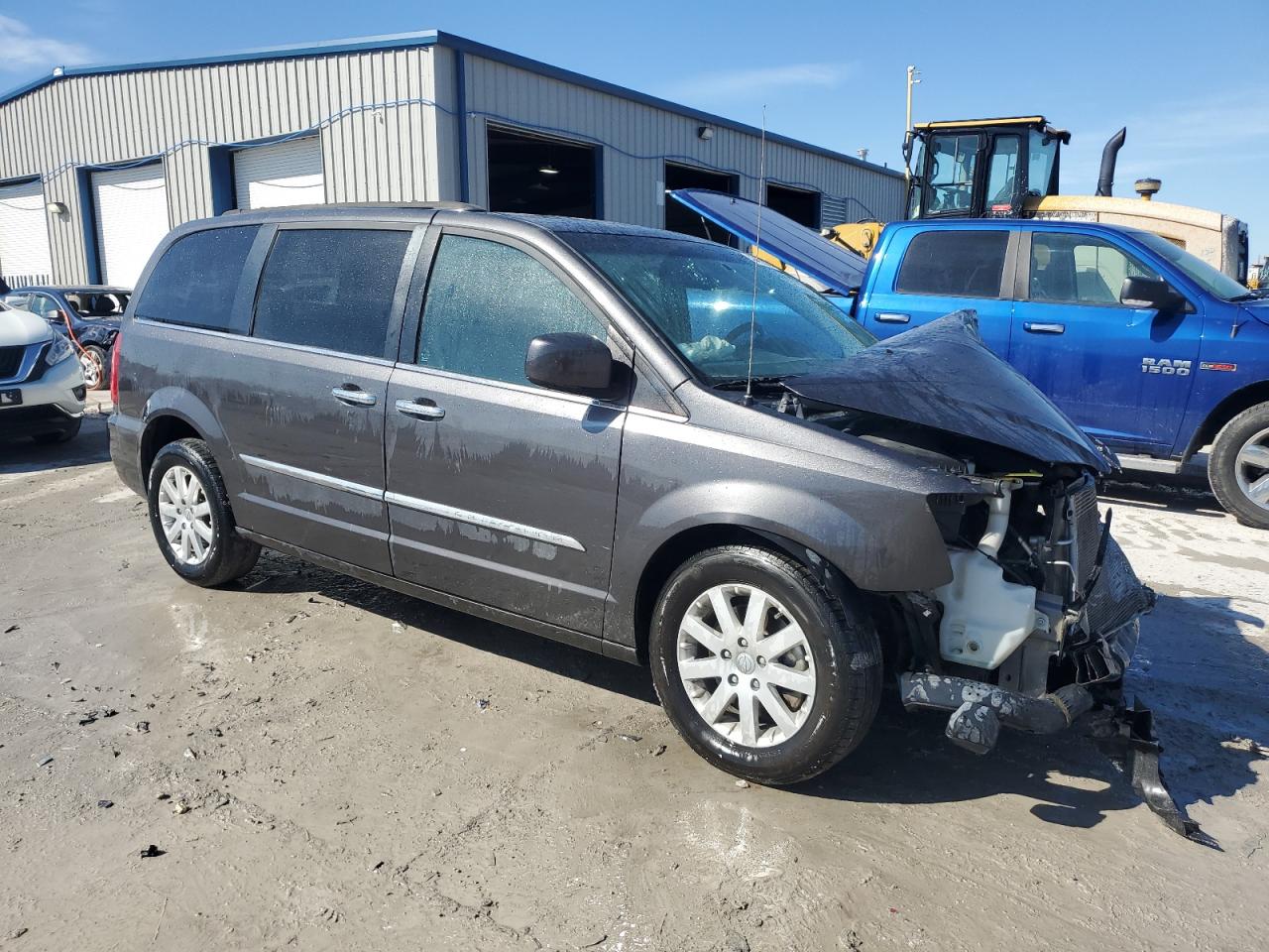 2015 Chrysler Town & Country - Image 4