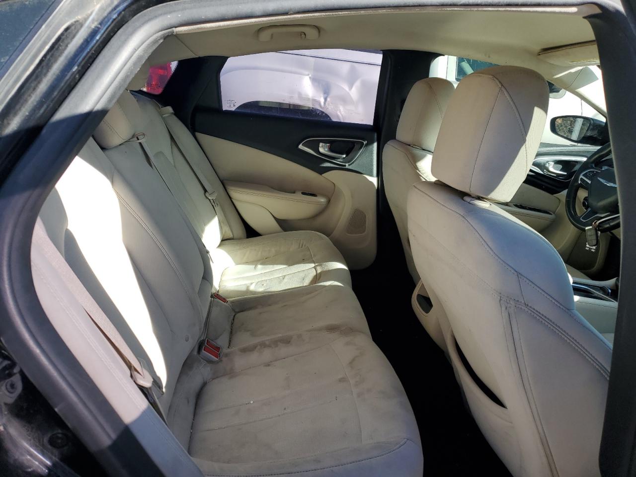 2015 Chrysler 200 - Image 10