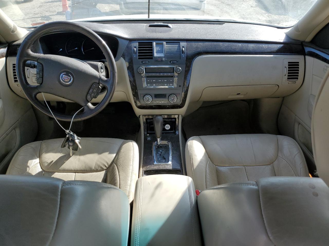 2010 Cadillac DTS - Image 8