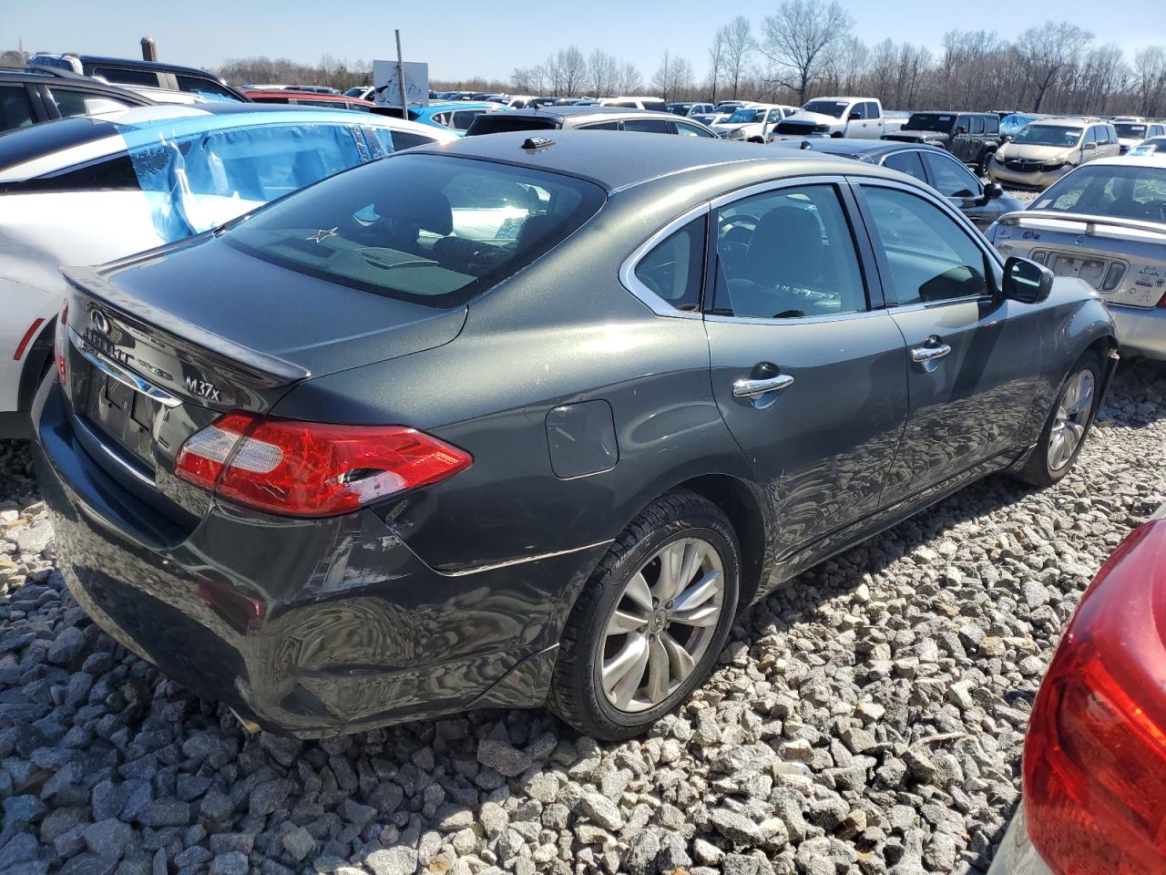 2011 Infiniti M - Image 3