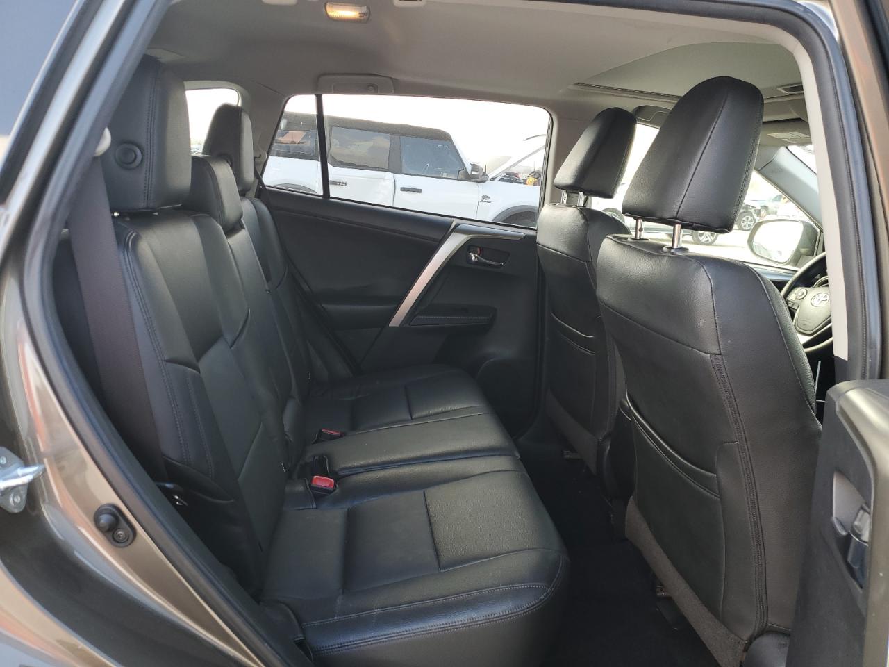 2015 Toyota RAV 4 - Image 12