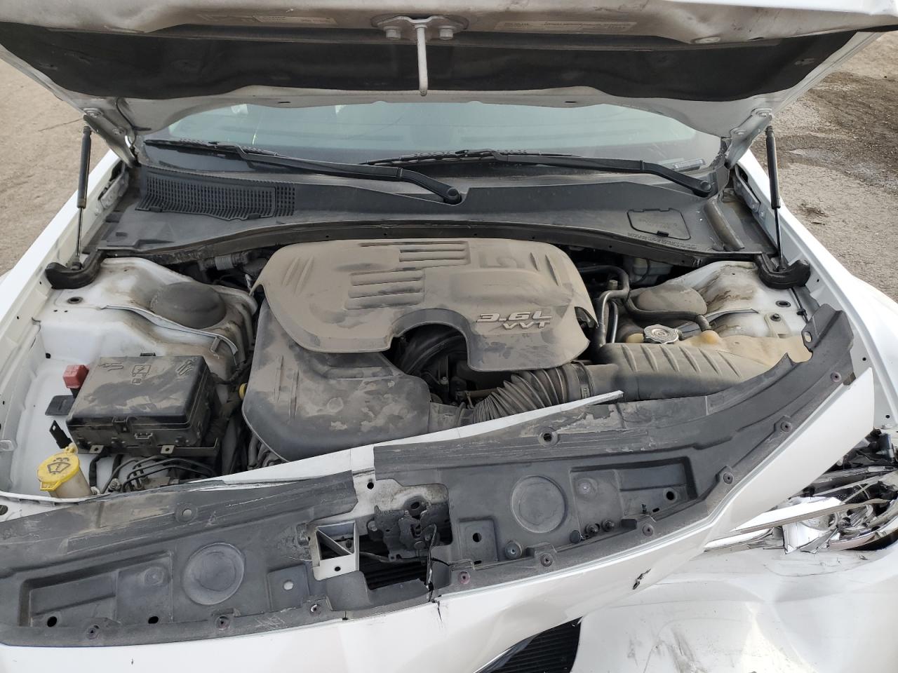2015 Chrysler 300 - Image 13