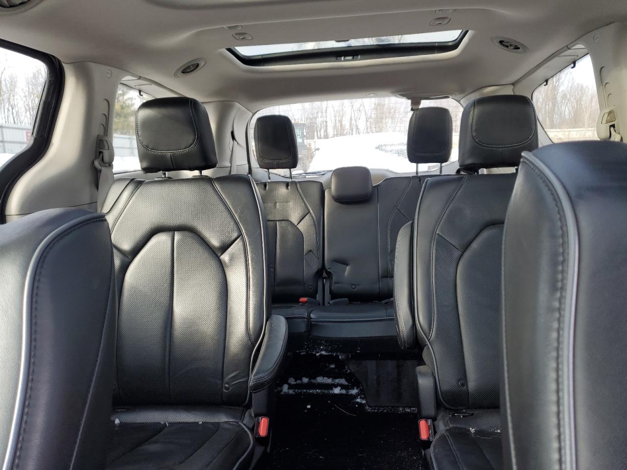 2019 Chrysler Pacifica - Image 10