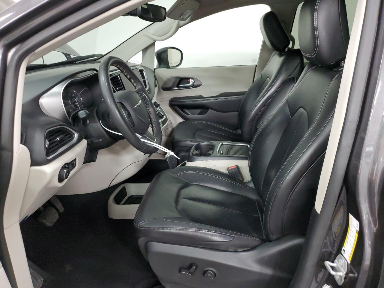 2022 Chrysler Pacifica - Image 7