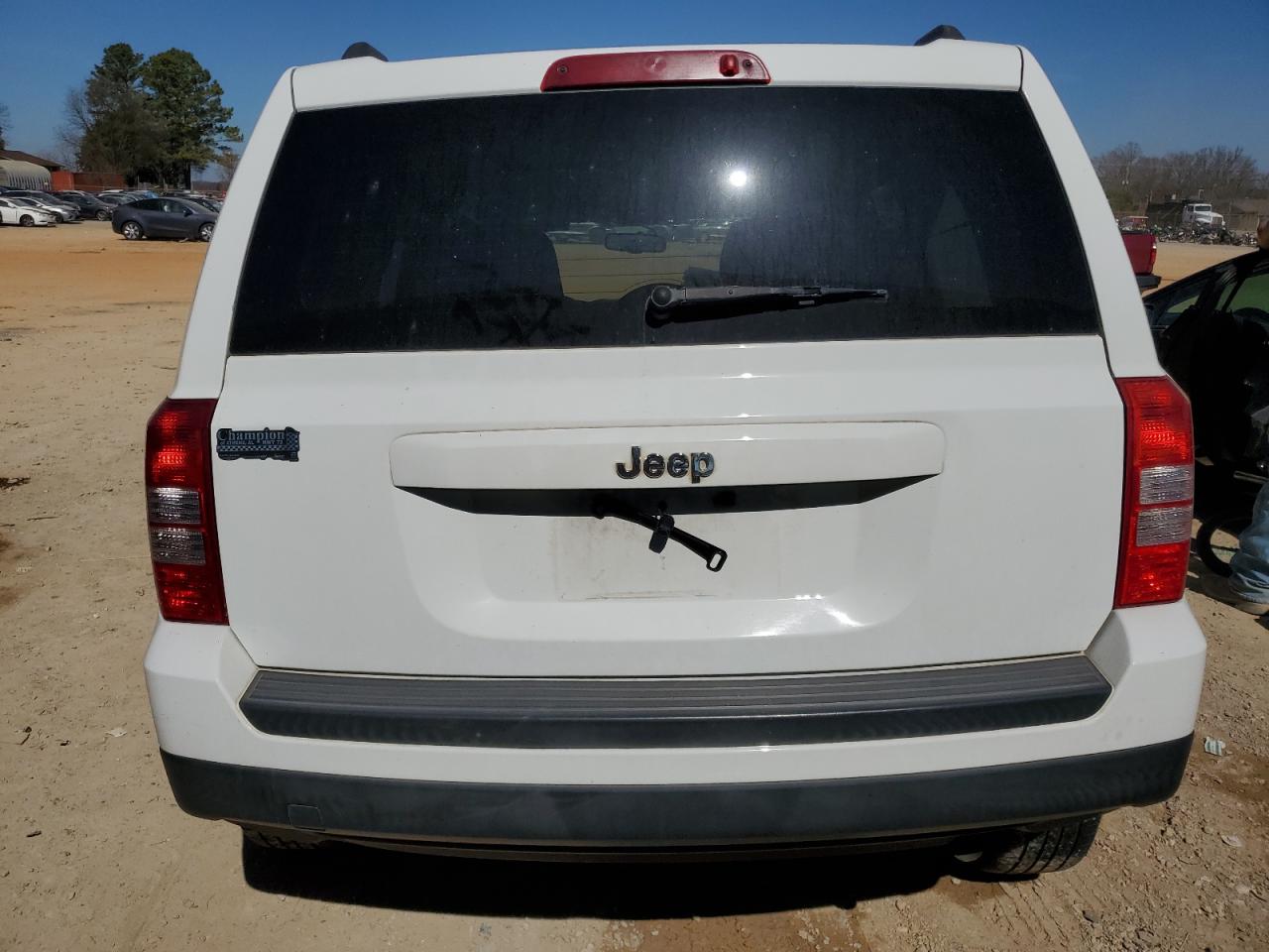 2017 Jeep Liberty (Patriot) - Image 6