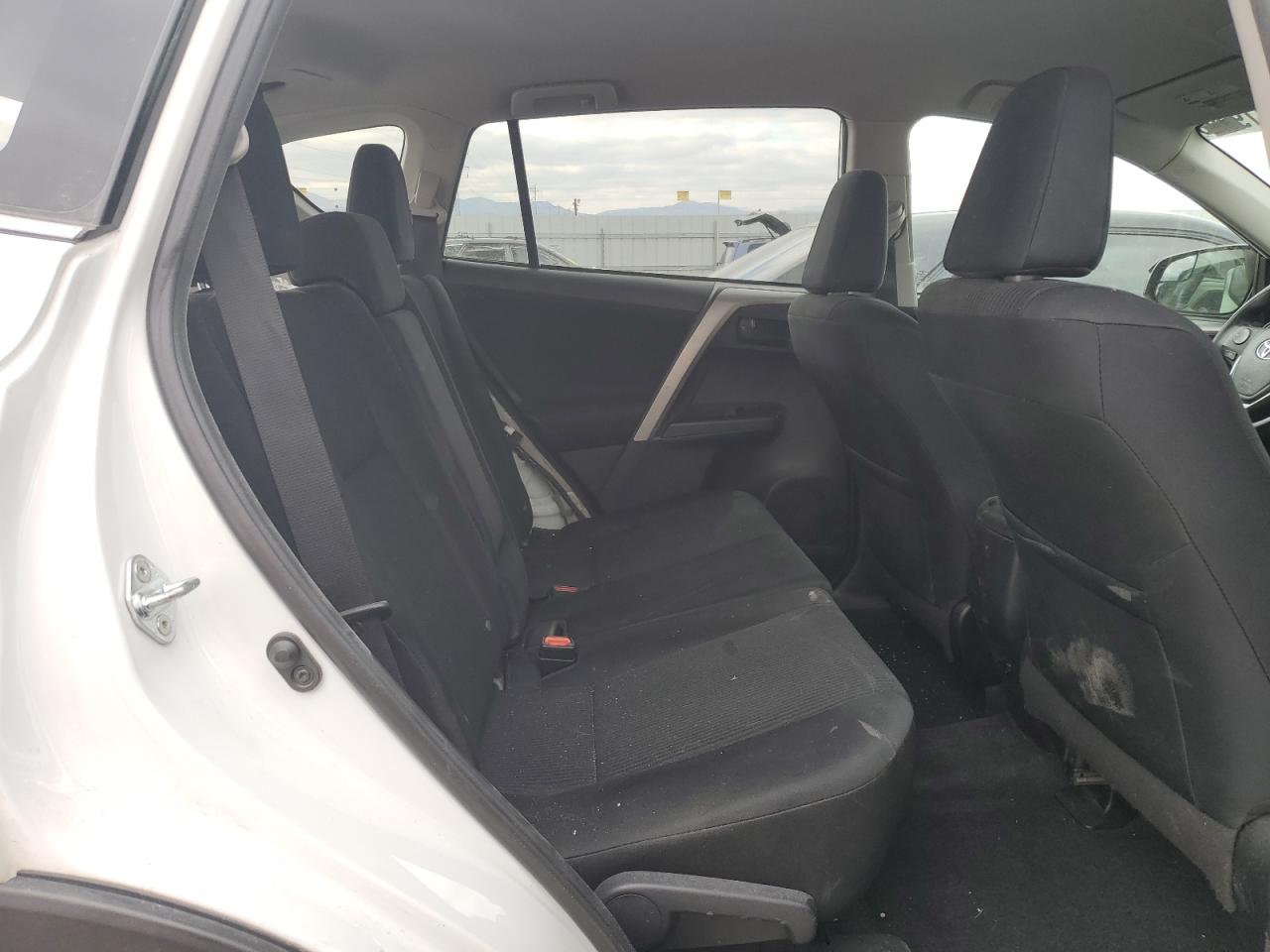 2016 Toyota RAV 4 - Image 11