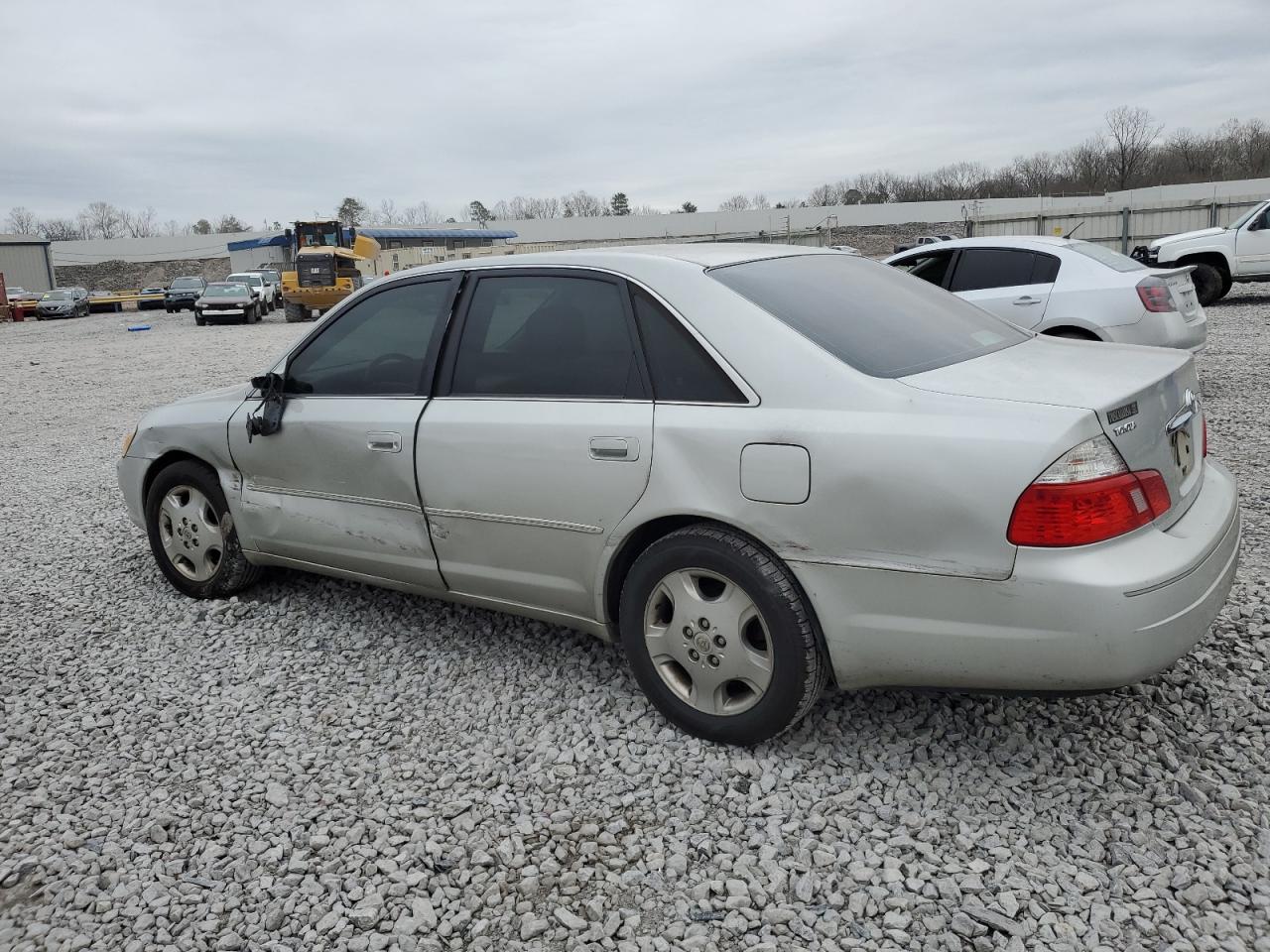 2004 Toyota Avalon - Image 2