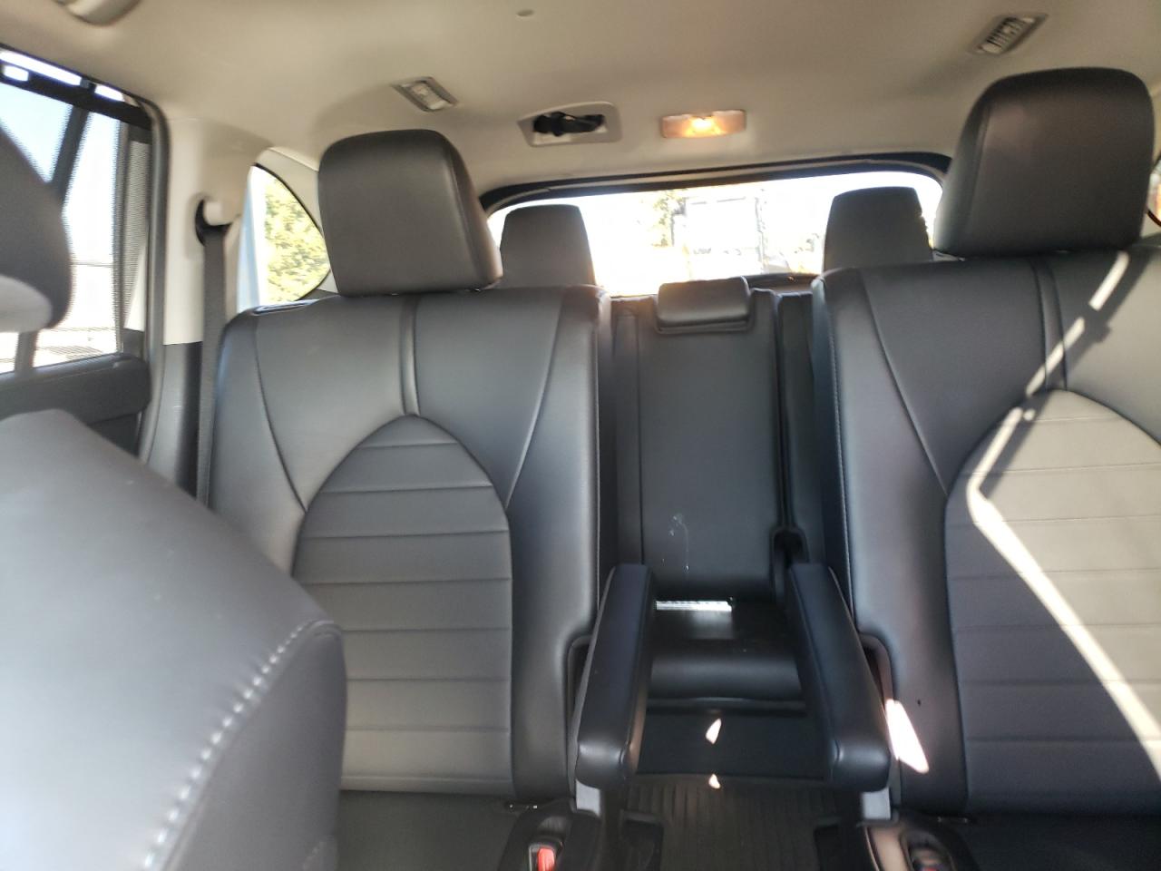 2020 Toyota Highlander - Image 10