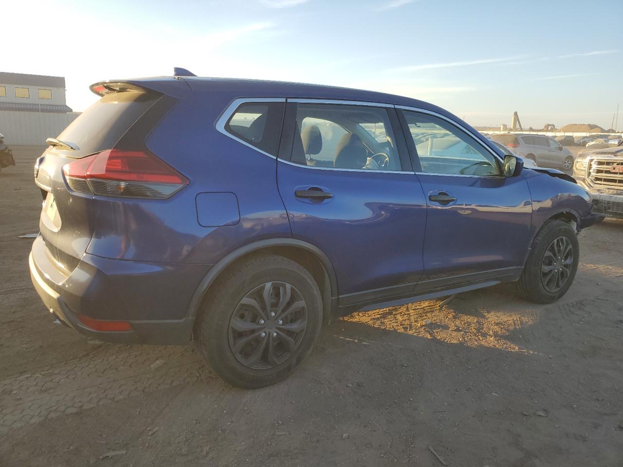 2017 Nissan Rogue - Image 3