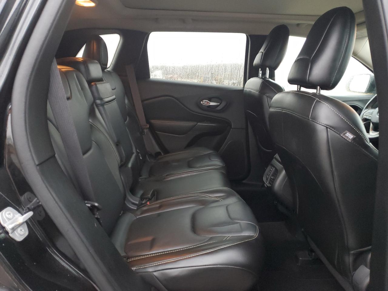2015 Jeep Grand Cherokee - Image 11