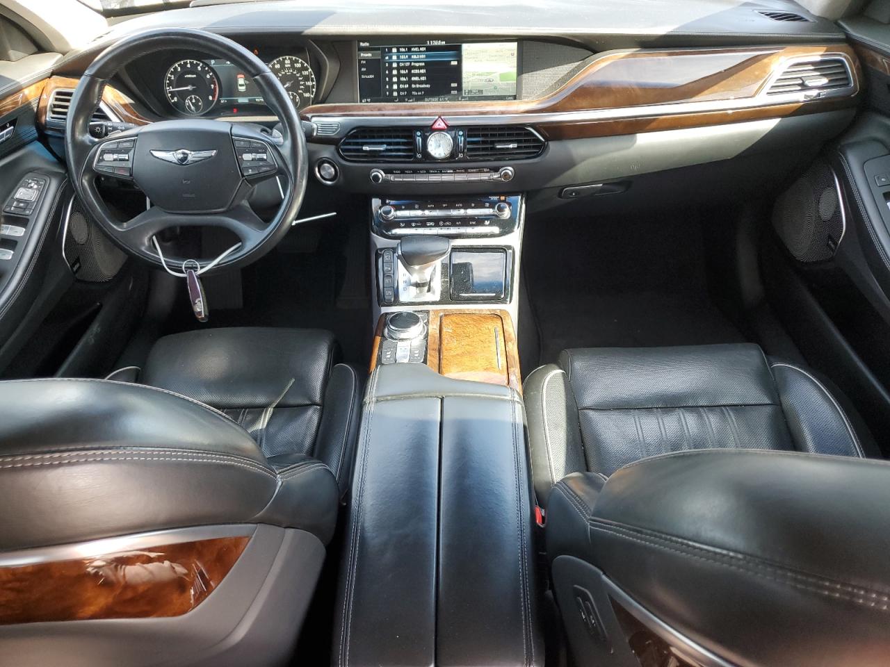 2018 Genesis G90 - Image 8