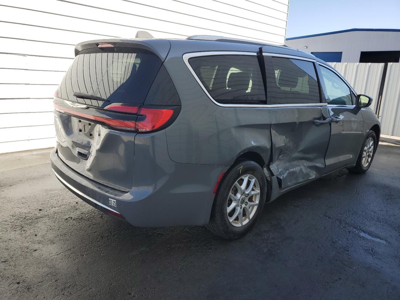 2021 Chrysler Pacifica - Image 3