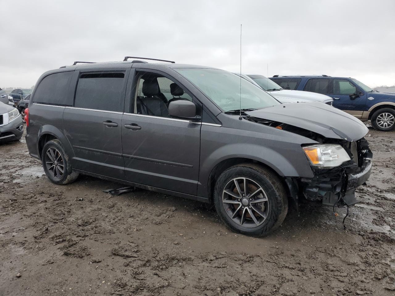 2017 Dodge Caravan - Image 4