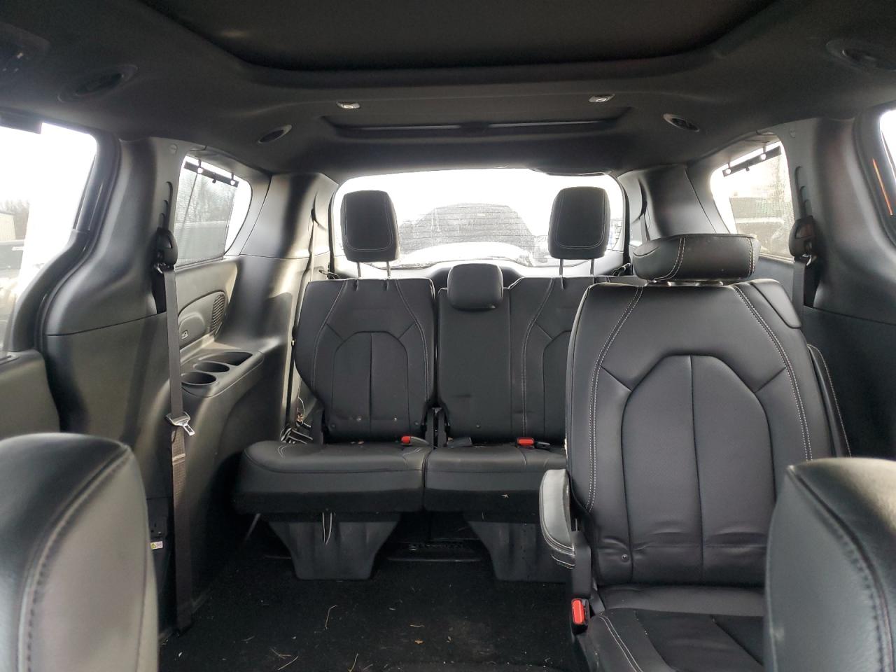 2020 Chrysler Pacifica - Image 10