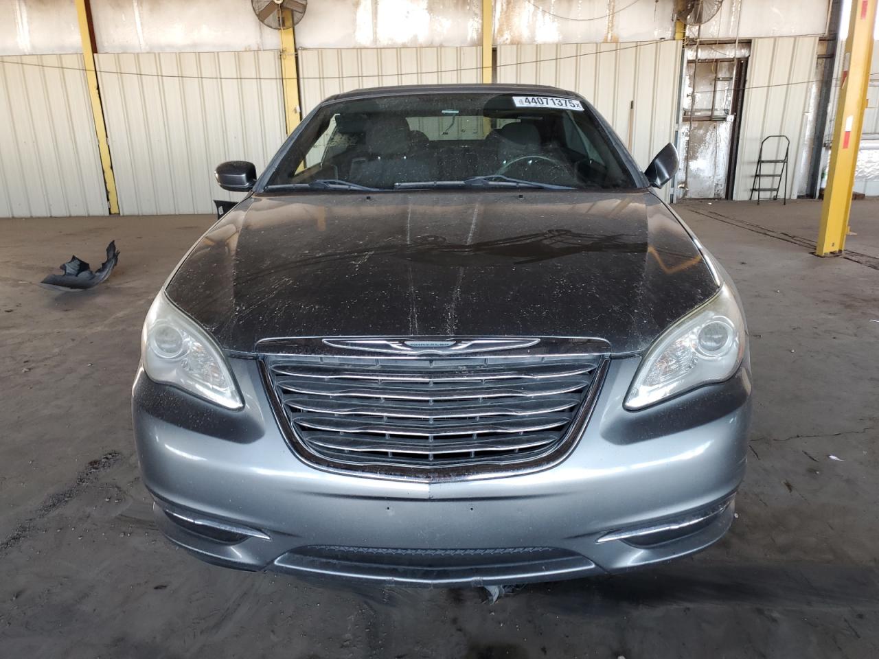 2013 Chrysler 200 - Image 5