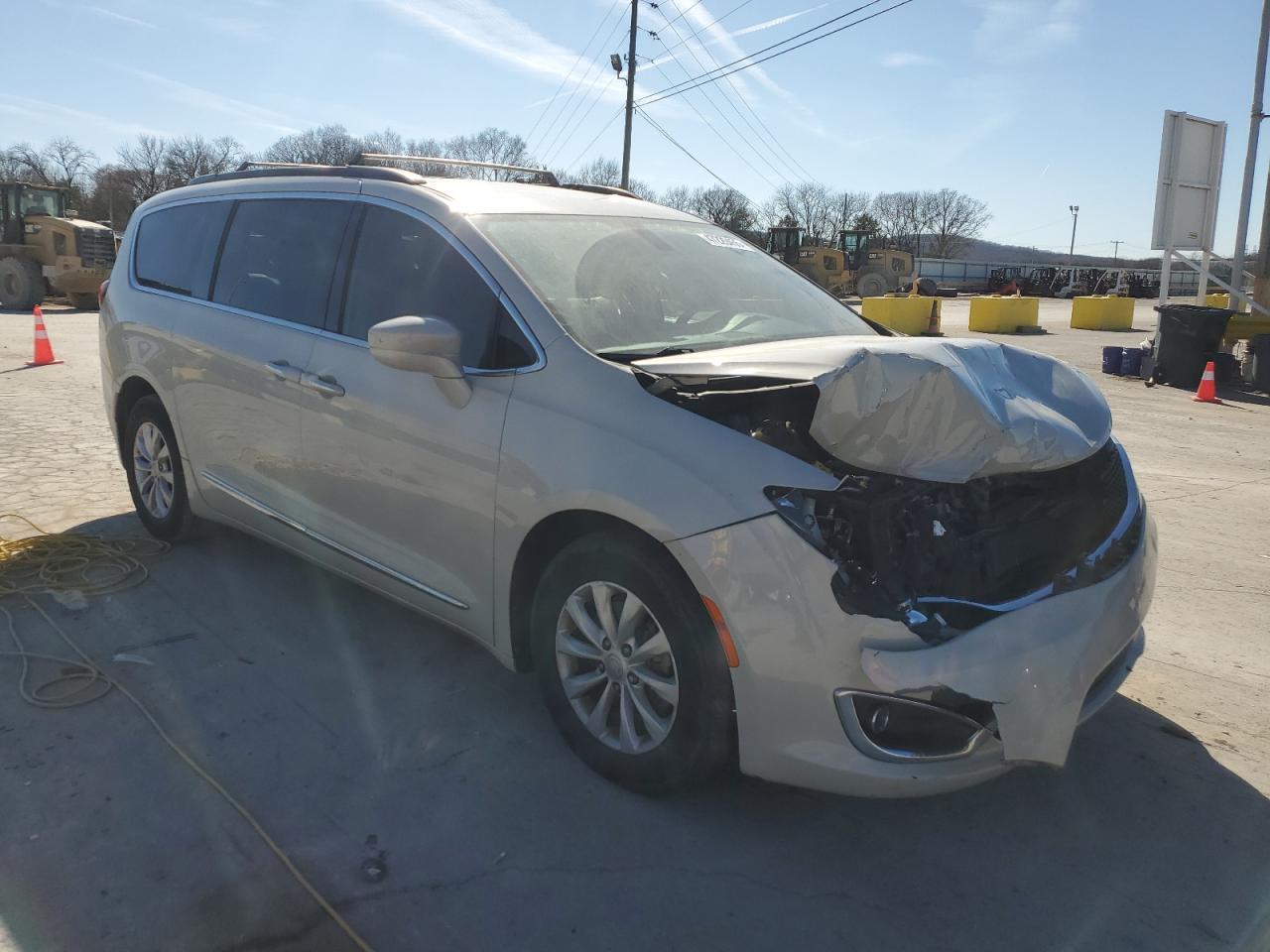 2017 Chrysler Pacifica - Image 4