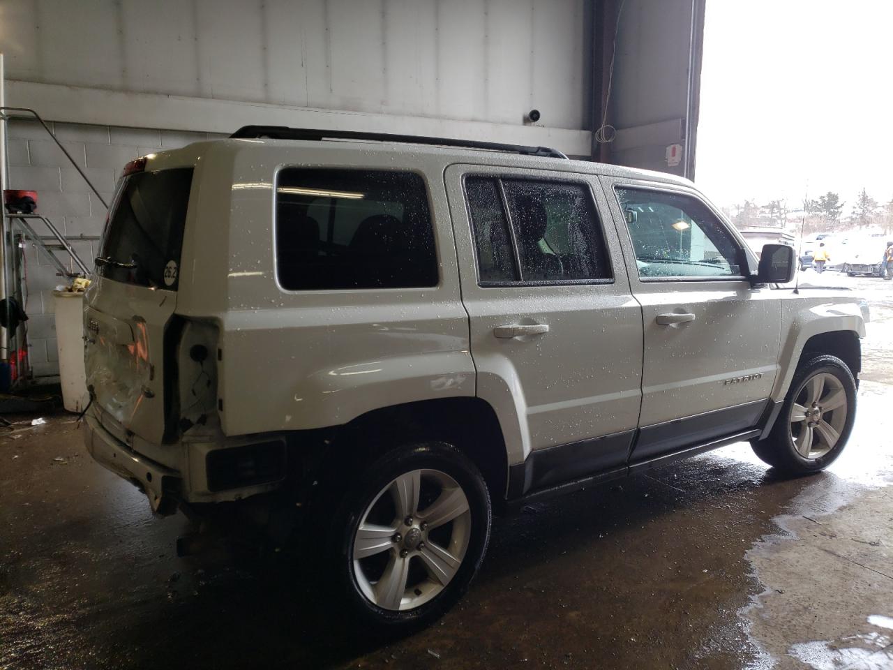 2015 Jeep Liberty (Patriot) - Image 3