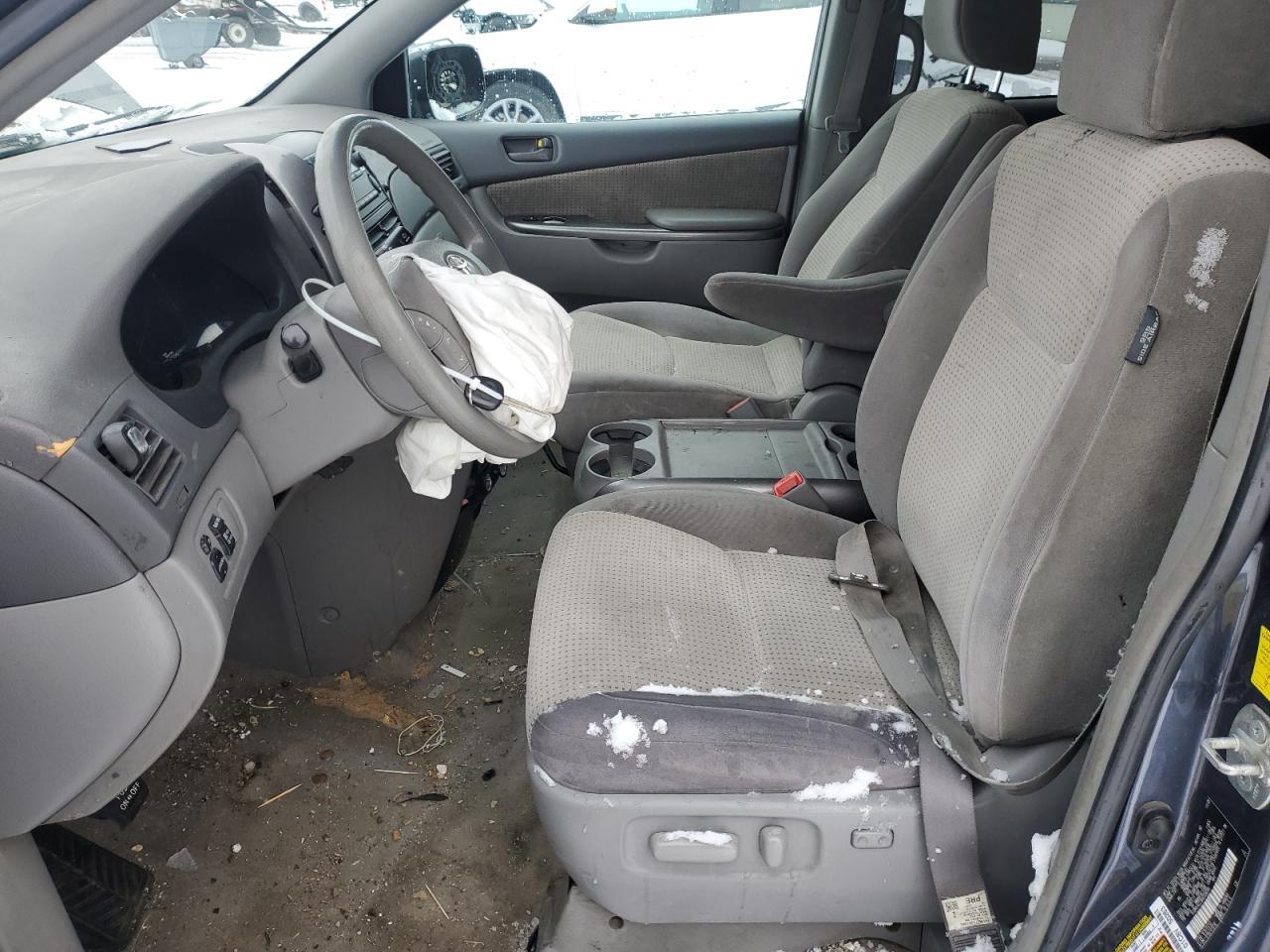 2010 Toyota Sienna - Image 7