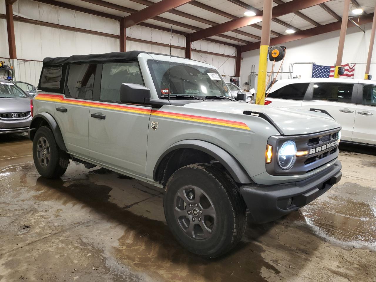 2022 Ford Bronco - Image 4