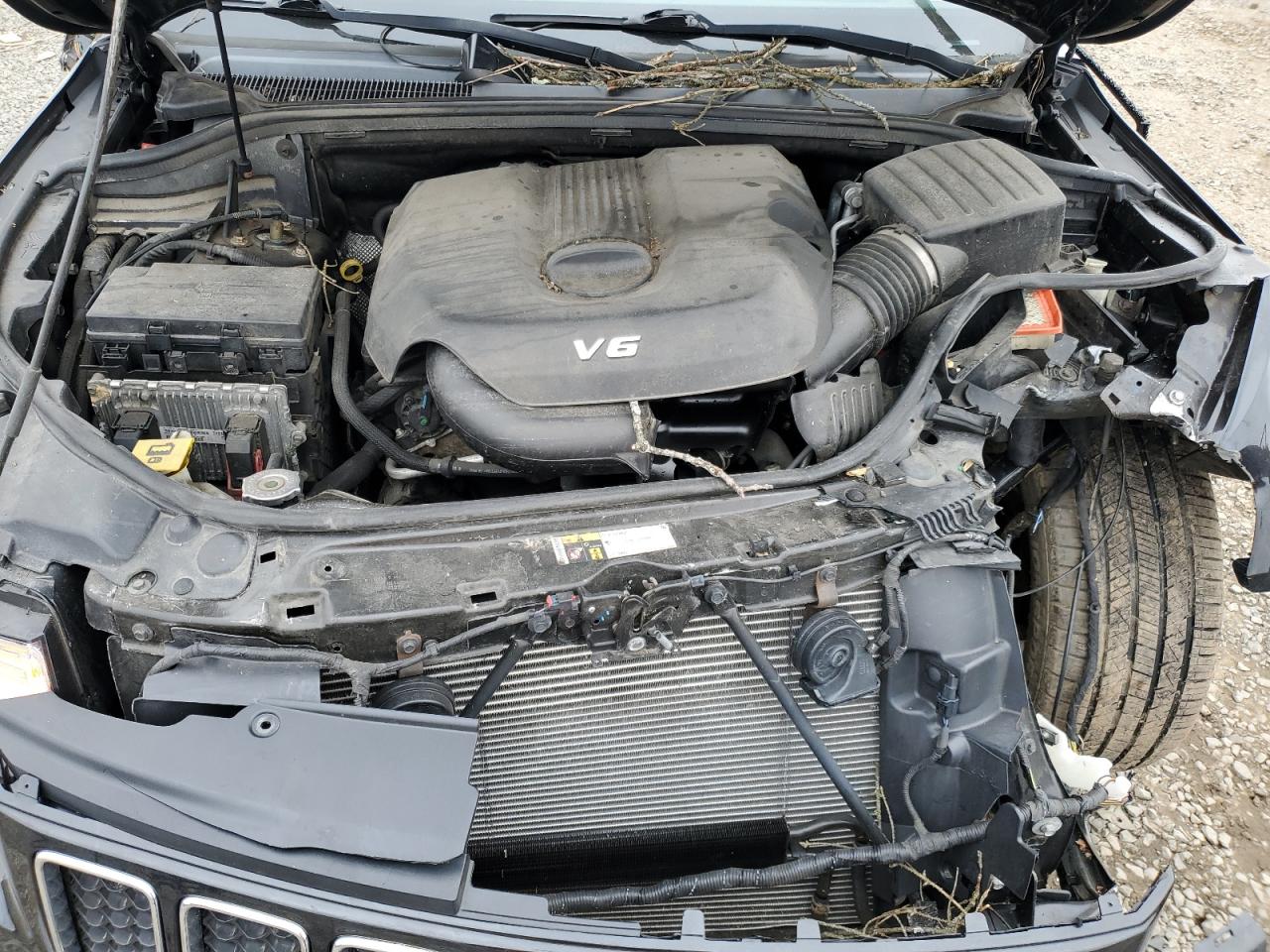 2015 Jeep Grand Cherokee - Image 14