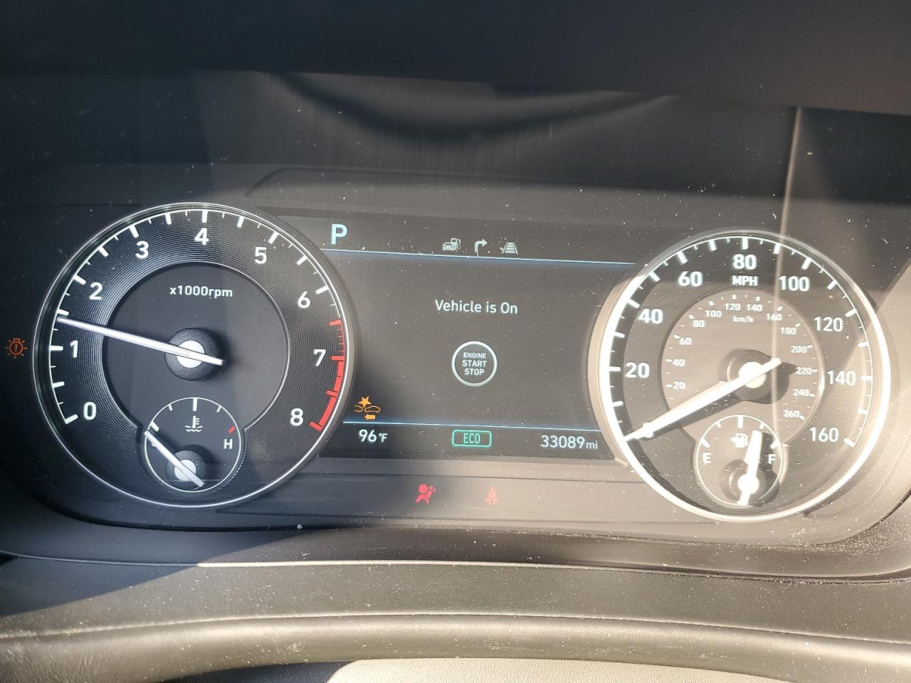 2022 Genesis G90 - Image 9