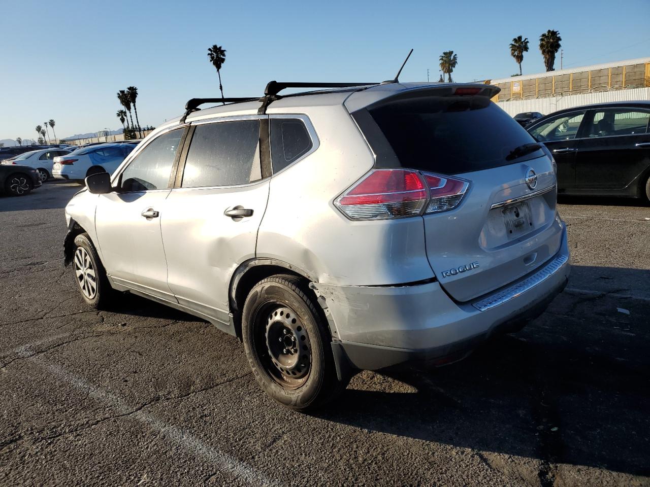 2016 Nissan Rogue - Image 2