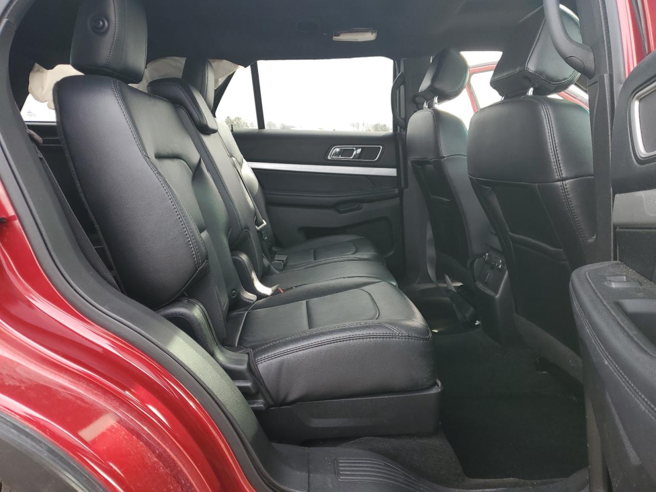 2017 Ford Explorer - Image 12