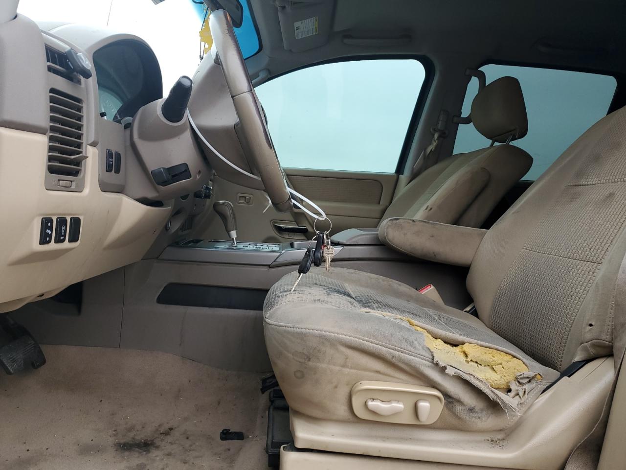 2010 Nissan Titan - Image 7