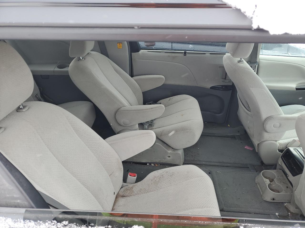 2012 Toyota Sienna - Image 11