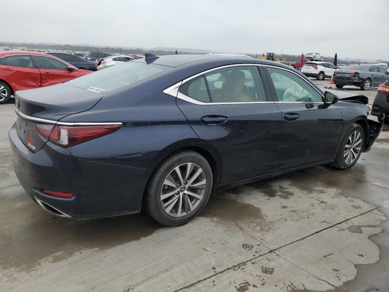 2020 Lexus ES - Image 3