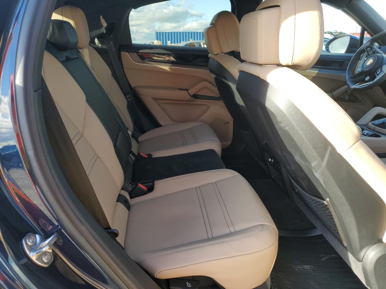 2024 Porsche Cayenne - Image 11
