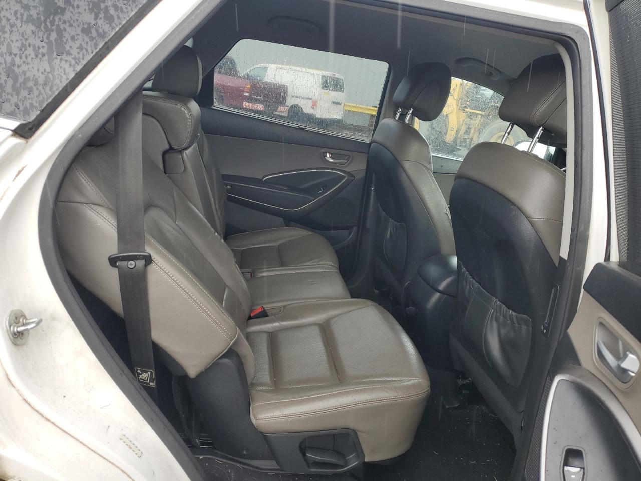 2017 Hyundai Santa Fe - Image 11