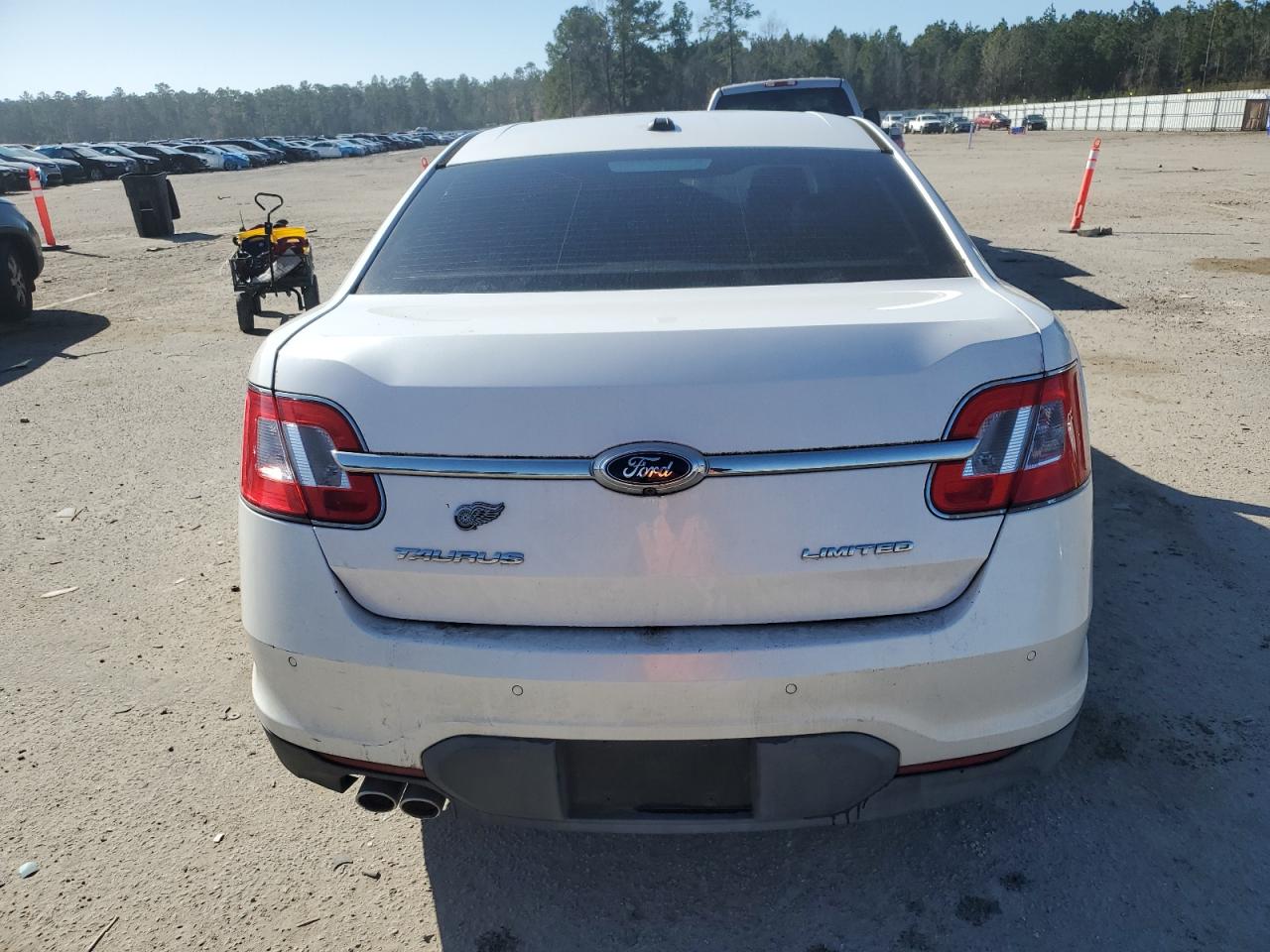 2010 Ford Taurus - Image 6