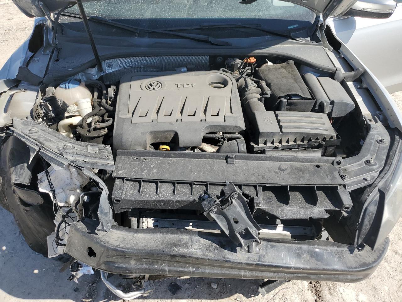 2014 Volkswagen Passat - Image 13
