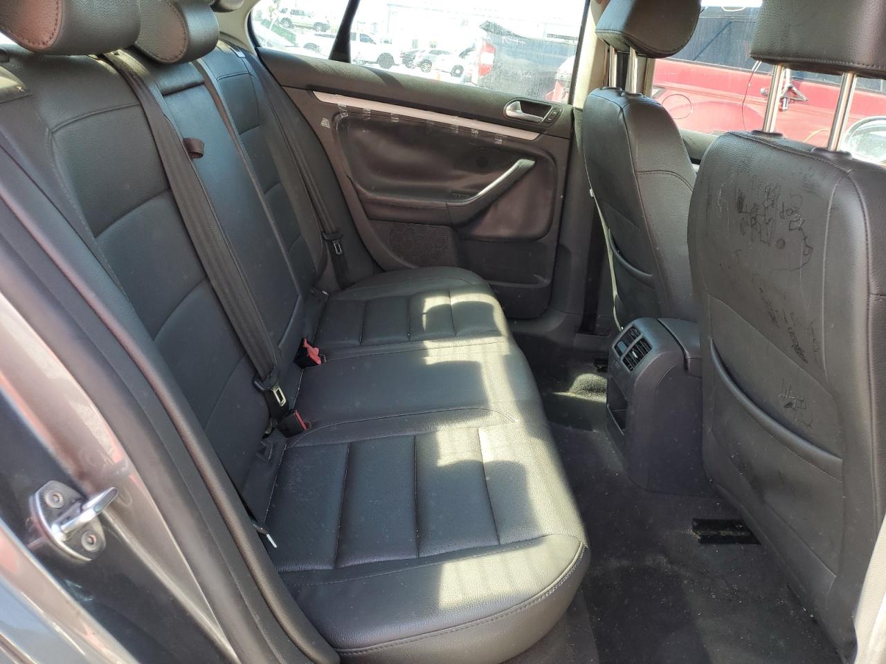 2006 Volkswagen Jetta - Image 11