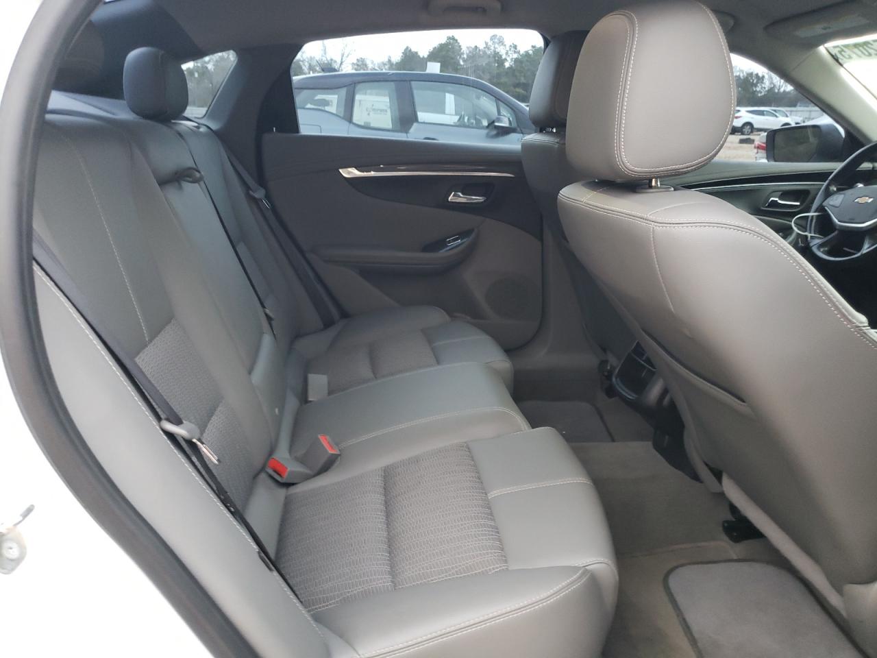2018 Chevrolet Impala - Image 10