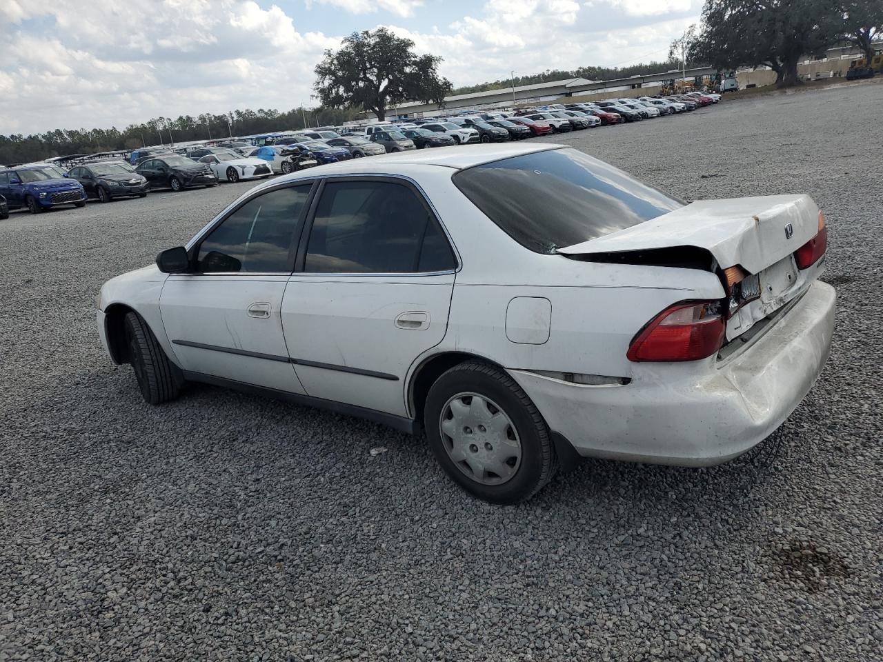 2000 Honda Accord - Image 2