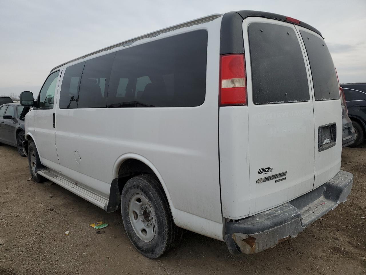 2009 Chevrolet Express - Image 2